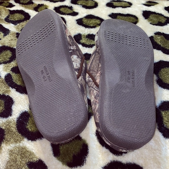 Men’s slip-on camouflaged house slippers. - Picture 4 of 4